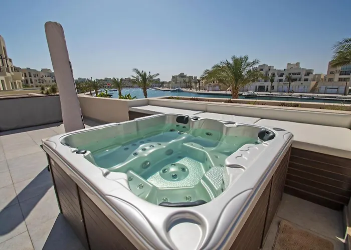 Ollystays-heated Jacuzzi, Fanadir Marina Luxury 1br, Walk To Kitesurf &