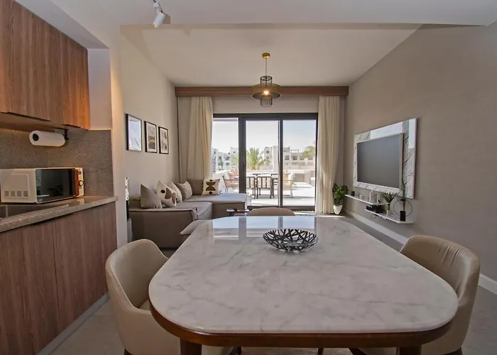 Ollystays-heated Jacuzzi, Fanadir Marina Luxury 1br, Walk To Kitesurf & Appartamento *