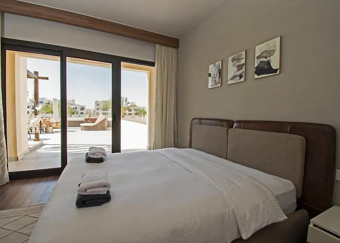 Ollystays-heated Jacuzzi, Fanadir Marina Luxury 1br, Walk To Kitesurf &
