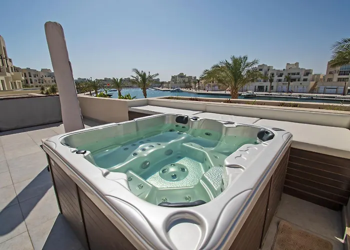 Ollystays-heated Jacuzzi, Fanadir Marina Luxury 1br, Walk To Kitesurf & Appartement Hurghada