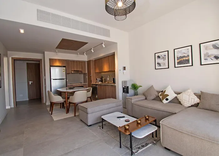 Ollystays-heated Jacuzzi, Fanadir Marina Luxury 1br, Walk To Kitesurf &