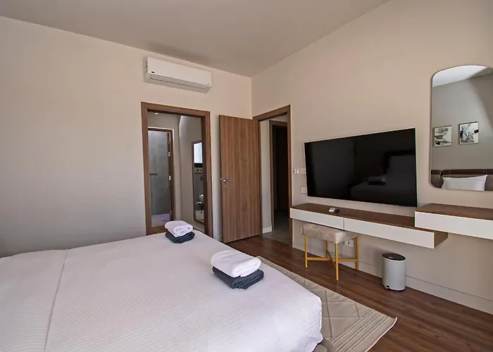 Ollystays-heated Jacuzzi, Fanadir Marina Luxury 1br, Walk To Kitesurf & Appartement